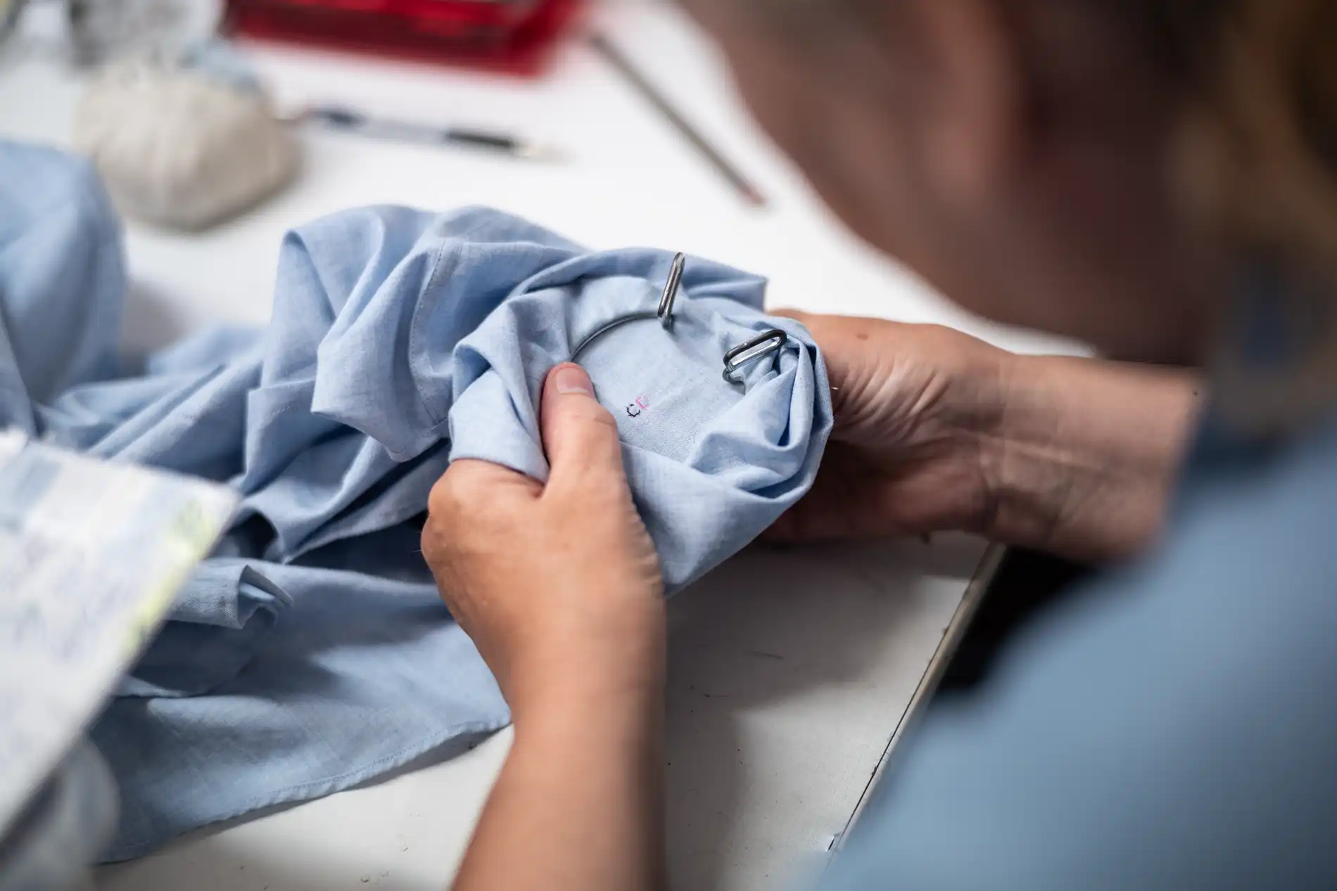 Handgestickte Monogramme bei Reiser bespoke Maßhemden